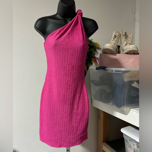 SHEIN Dresses & Skirts - #024.B SHEIN Sz M Mini Dress * Elegant Pink One-Shoulder Dress